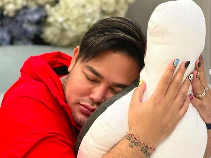 Ivan Gunawan punya boneka baru.
