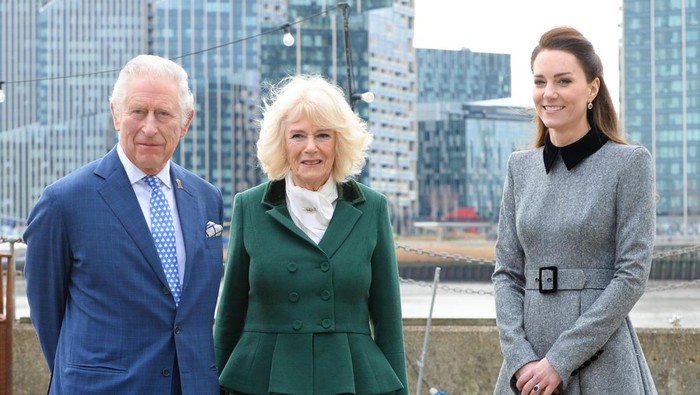 LONDON, ENGLAND - FEBRUARY 03: Catherine, Duchess of Cambridge is seen during a visit to  The Princes Foundations Trinity Buoy Wharf, a training site for arts and culture on February 3, 2022 in London, England. (Photo by Nicky J Sims/Getty Images)