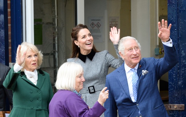 Dalam kesempatan itu, ketiga anggota keluarga Kerajaan Inggris tersebut sempat menyapa dan berinteraksi dengan para murid dan tenaga pengajar. Trinity Buoy Wharf berada di bawah yayasan yang didirikan oleh Pangeran Charles. (Foto: Getty Images/Nicky J Sims)
