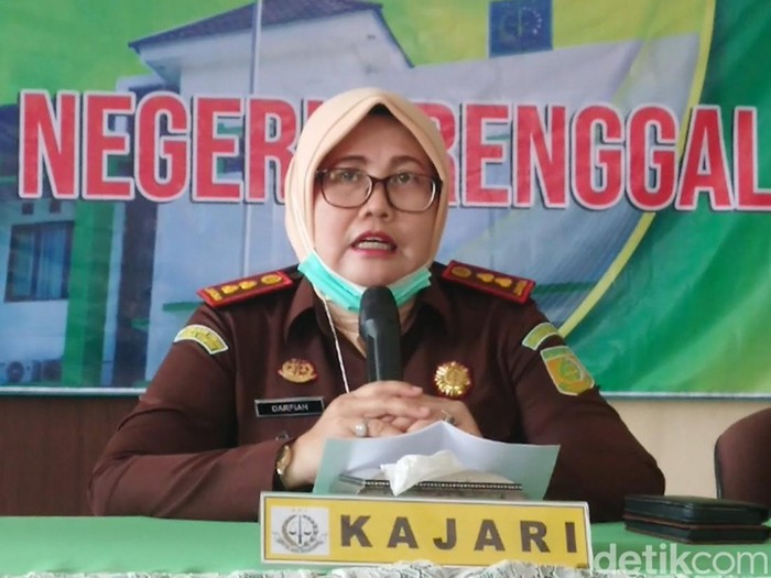 Seorang ustaz di Trenggalek mencabuli 34 santriwati. Kejari Trenggalek menuntut ustaz tersebut dengan hukuman 17 tahun penjara.