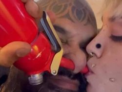 Kelakuan Absurd Manusia yang Bikin Ngakak, Kamu Gitu Juga?