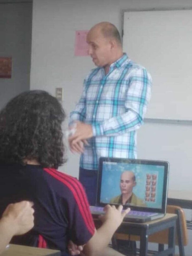 Kelakukan manusia kadang suka bikin ketawa dan geleng-geleng kepala. Seperti beberapa foto ini.