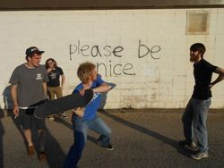 Kelakuan Absurd Manusia yang Bikin Ngakak, Kamu Gitu Juga?