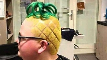 Ada yang terinspirasi ingin punya rambut mirip nanas? Foto: Humansdoinghumanthings via Bored Panda
