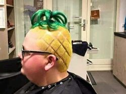 Kelakuan Absurd Manusia yang Bikin Ngakak, Kamu Gitu Juga?