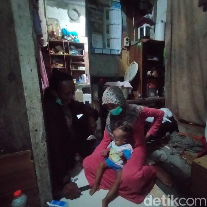 Keluarga memprihatinkan di Surabaya dengan anak berkelamin ganda