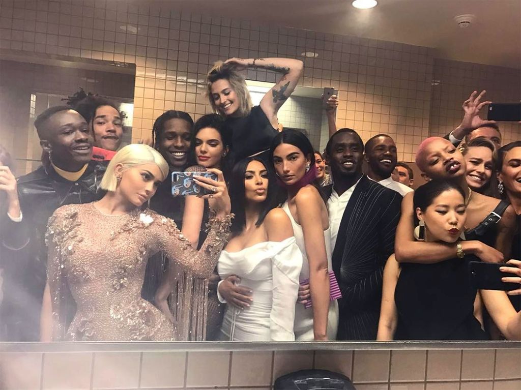 Kylie Jenner Bathroom selfiehttps://www.instagram.com/p/BTku-bGh8mj/?hl=enCredit: Kylie Jenner/Instagram