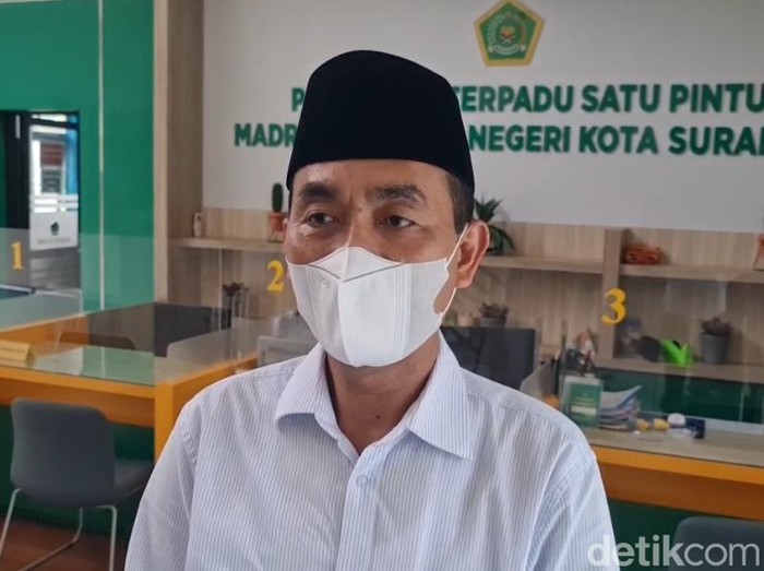 Kepala MAN Surabaya Fathurrakhman.