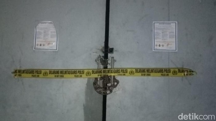 Kontainer diduga berisi sianida ilegal di Pelabuhan Pantoloan, Palu (detikcom/Mohamad Qadri)
