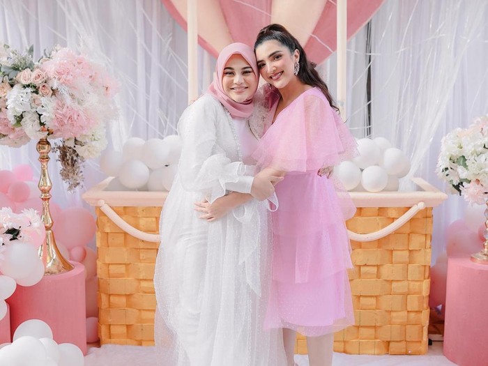 Krisdayanti dan Ashanty di acara Aurel