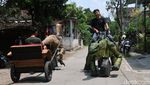 Melihat Pembuatan Dino Walking di Bantul