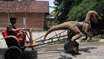 Melihat Pembuatan Dino Walking di Bantul