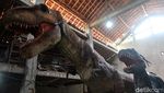 Melihat Pembuatan Dino Walking di Bantul