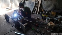 Sementara itu produk jagadartstudio sebelum dino walking dijual mulai Rp 5 juta sampai Rp 90 juta.