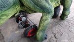 Melihat Pembuatan Dino Walking di Bantul