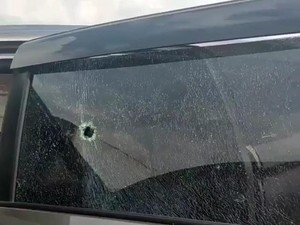 Kaca Mobil ini Bolong Ditembak Katapel OTK di Tol Lampung-Palembang