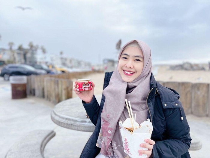 Momen Oki Setiana Dewi Saat Makan Bareng Keluarga