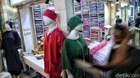 Kenaikan jumlah pembelian justru terjadi pada penjualan alat pelindung diri (APD) untuk tenaga kesehatan.