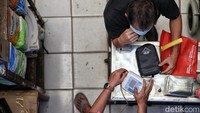 Peningkatan pakaian untuk tenaga kesehatan itu mulai meningkat sejak 3 minggu terakhir.