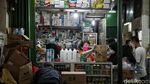 Omicron Merebak, Penjualan Obat dan Alkes di Pasar Pramuka Stabil