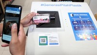 Smart Drop Box merupakan tempat sampah yang dilengkapi dengan sistem pemindai barcode konsumen untuk mencatatkan sampah kemasan botol plastik yang mereka setorkan.