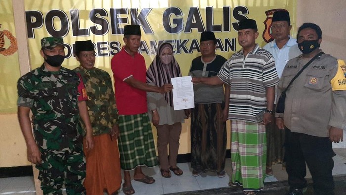 penggalian makam di pamekasan