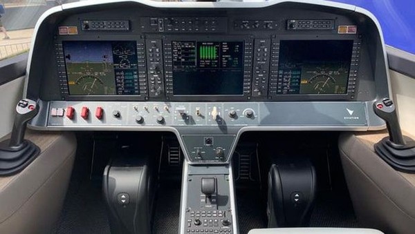 Eviation telah mengembangkan tiga versi prototipe, yakni varian komuter, versi eksekutif, dan satu khusus untuk kargo. Konfigurasi komuter dalam pengujian menampung sembilan penumpang dan dua pilot, serta 850 pon kargo. Desain eksekutif memiliki enam kursi penumpang untuk penerbangan yang lebih luas, dan pesawat kargo menampung 450 kaki kubik volume. Eviation telah mengembangkan tiga versi prototipe, yakni varian komuter, versi eksekutif, dan satu khusus untuk kargo. Konfigurasi komuter dalam pengujian menampung sembilan penumpang dan dua pilot, serta 850 pon kargo. Desain eksekutif memiliki enam kursi penumpang untuk penerbangan yang lebih luas, dan pesawat kargo menampung 450 kaki kubik volume.