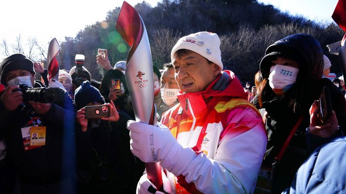 Hong Kong celebrity Jackie Chan holds the 2022 Winter Olympic torch after taking part in the torch relay at the Badaling Great Wall on the outskirts of Beijing, China, Thursday, Feb. 3, 2022. (AP Photo/Ng Han Guan)