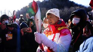 Jackie Chan Bawa Obor Olimpiade Beijing, Lintasi Tembok Besar China