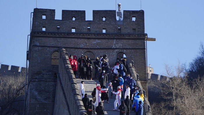 Hong Kong celebrity Jackie Chan holds the 2022 Winter Olympic torch after taking part in the torch relay at the Badaling Great Wall on the outskirts of Beijing, China, Thursday, Feb. 3, 2022. (AP Photo/Ng Han Guan)