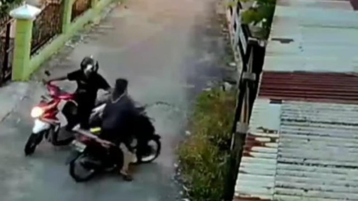 Rekaman CCTV aksi begal payudara di Pekanbaru (dok. Istimewa)