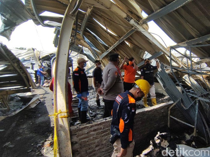 Puing relokasi Pasar Johar yang terbakar pada Rabu malam (2/2/2022).