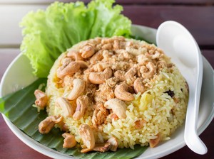 Resep Nasi Goreng Ayam Kacang Mete yang Gurih Spesial Buat Sarapan