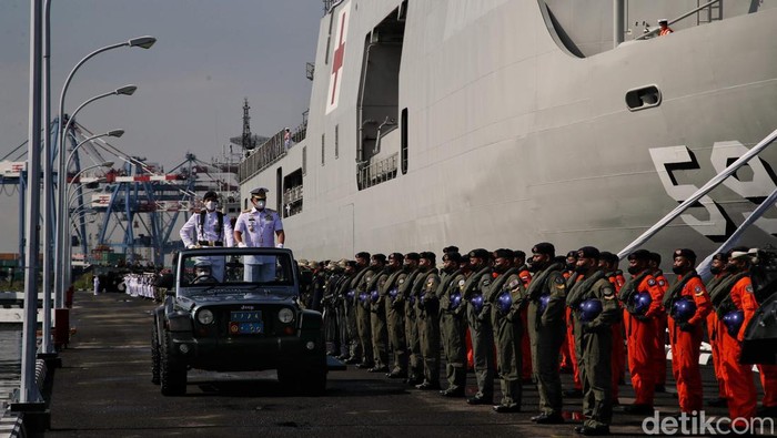 Saat Pasukan TNI AL Unjuk Gigi di Peresmian Koarmada RI Pasukan TNI AL unjuk gigi dalam peresmian Komando Armada Republik Indonesia (Koarmada RI). Sejumlah alutsista juga ditampilkan dalam peresmian Koarmada RI.