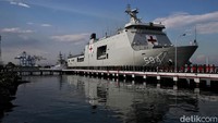 Dalam peresmian tersebut, ditampilkan beberapa pasukan TNI AL dan alutista.