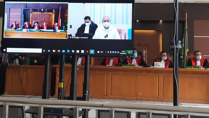 Sidang perdana kasus dugaan korupsi dengan terdakwa Alex Noerdin (Syahbana-detikcom)