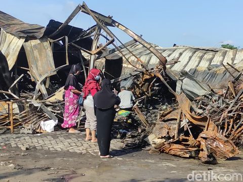 Suasana Pasar Johar Semarang pasca-kebakaran, Kamis (3/2/2022).