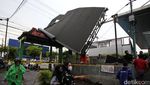 Hujan Angin di Yogya Bikin Videotron 8 Meter Tumbang