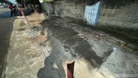 Pagar kawat berduri dipasang oleh petugas guna mencegah PKL liar kembali mangkal untuk berjualan di pinggir jalan.