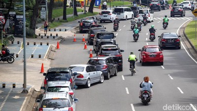 Omicron Bikin Was-was, Antrean Tes PCR Mengular di Bintaro