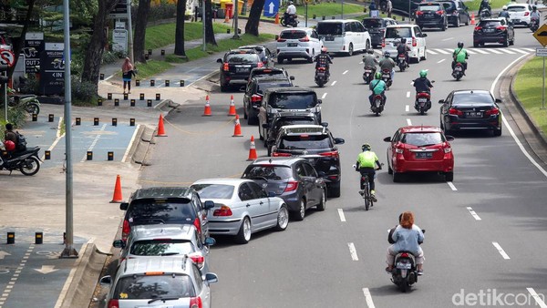 Omicron Bikin Was-was, Antrean Tes PCR Mengular di Bintaro
