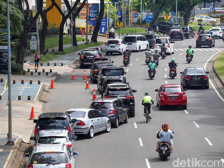 Omicron Bikin Was-was, Antrean Tes PCR Mengular di Bintaro