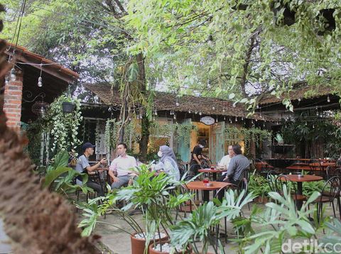 Adem! 5 Kafe di Pinggir Kali hingga Rumah Jogja Ini Ada di Depok
