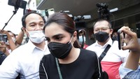 Ashanty berterima kasih kepada semua pihak yang sudah membantunya dalam kasus ini. Foto: Pool/Palevi