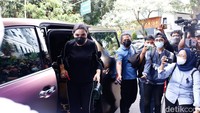 Ia berusaha dengan tenang menjalani kasus ini. Foto: Pool/Noel