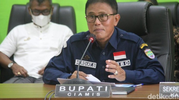 Bupati Ciamis Herdiat Sunarya