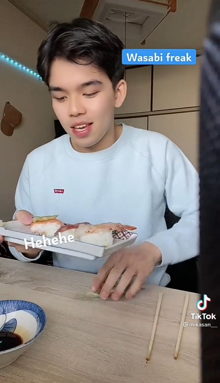 Netizen Praktikkan Cara Makan Sushi