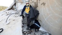 Para pejabat AS tidak bisa menjelaskan perbedaan laporan korban jiwa versi pihaknya dengan versi petugas penyelamat Suriah, yang menyebut sedikitnya 13 orang tewas, termasuk empat wanita dan enam anak-anak. (Mohamed Al-Daher/Handout via Reuters).