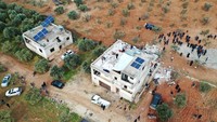 Pemimpin ISIS, Abu Ibrahim al-Hashemi al-Quraishi tewas setelah meledakkan diri di lantai tiga sebuah rumah di Atmeh, Suriah. (Mohamed Al-Daher/Handout via Reuters).