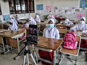 DKI Terapkan PTM Terbatas 50%, Durasi Belajar 4 Jam